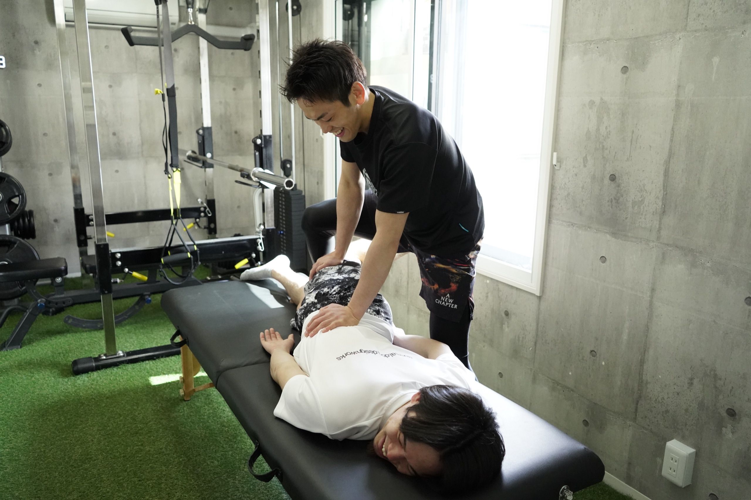 トレーナーによるパートナーストレッチ