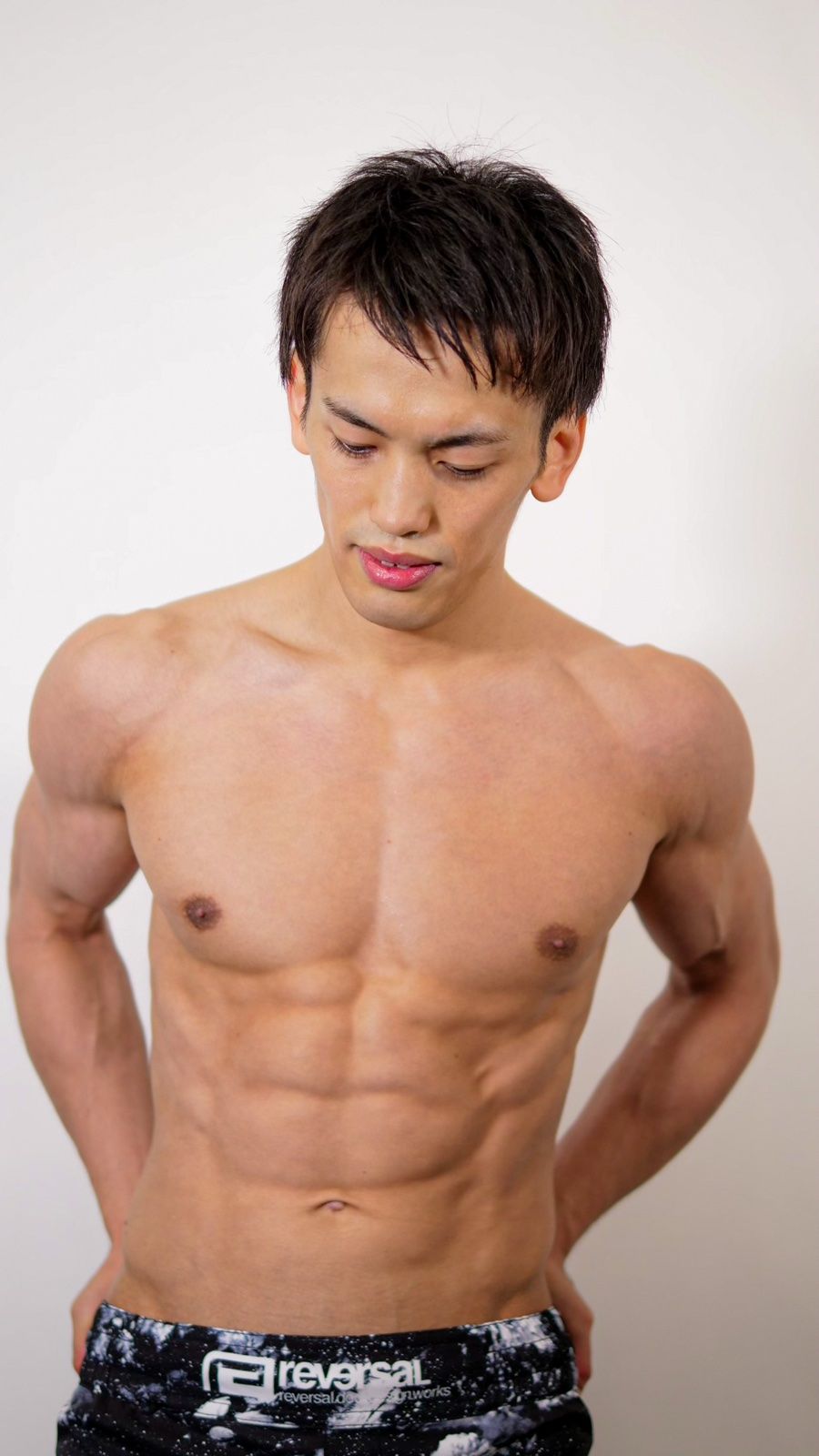 代表トレーナー 榎本明の鍛えられた上半身